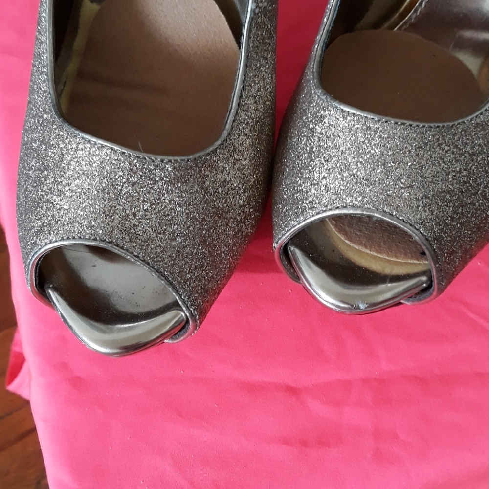Heels - Picture 3 of 6